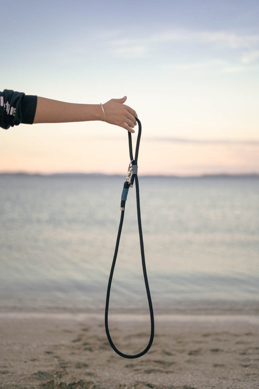 Handmade black Snout & About leash with custom colours and safety clasp, crafted from durable marine rope – Gabs Mobile Pet Care